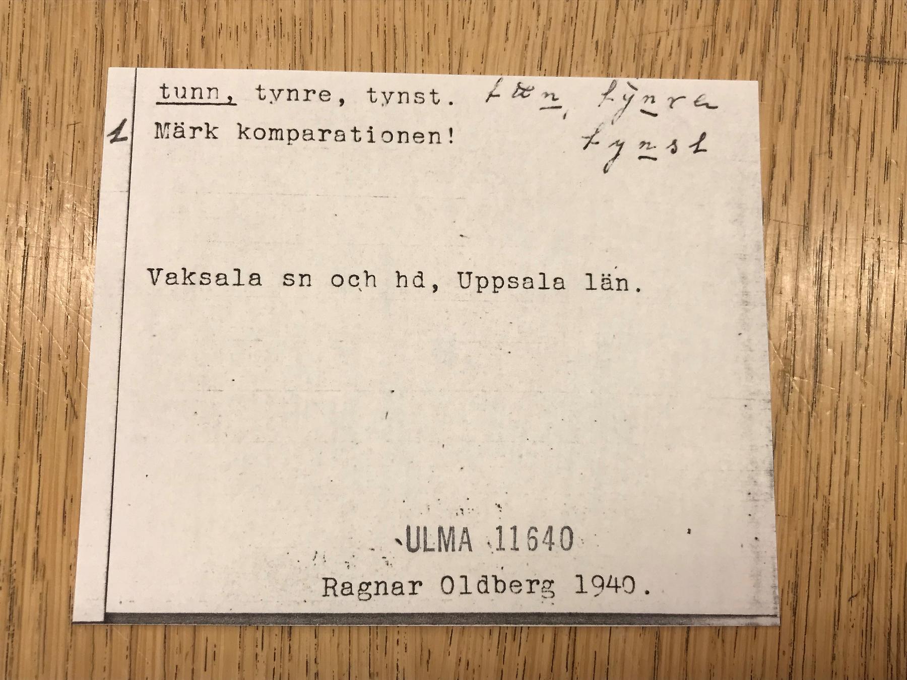 Dialektuppteckning från Vaksala socken i Uppland med texten "tunn, tynre, tynst. Märk komparationen!" från 1940. 