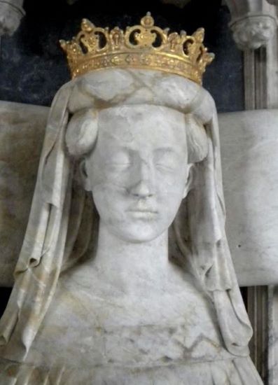 Foto av en marmorbyst föreställande Margareta Valdemarsdotter med en förgylld krona. 