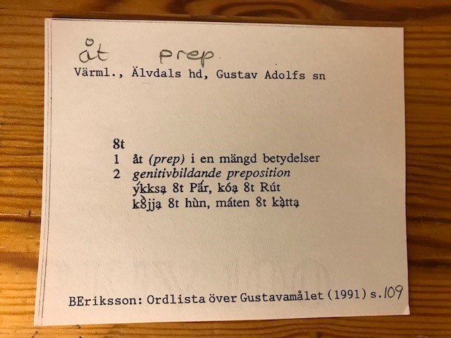Lapp med ordet åt från Värmland ur dialektsamlingarna i Uppsala.