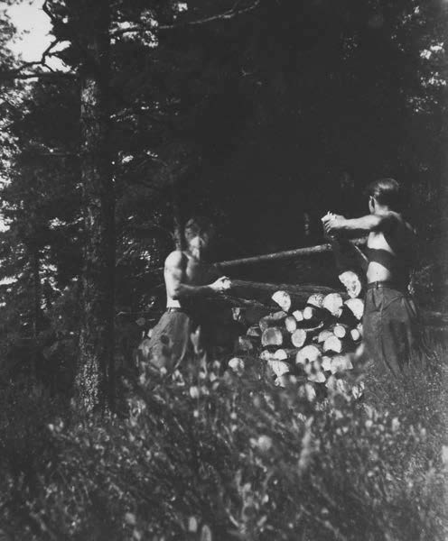 En årsklass värnpliktiga, 1943, kallades in till skogsarbete. (Bertil Jarlros)