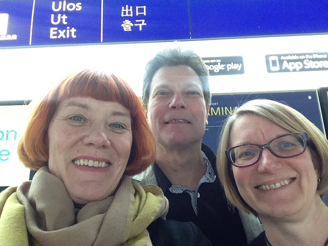 Den svenska delegationen på flygplatsen. Med: Annette Torensjö, Staffan Nyström och Leila Mattfolk