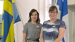Bild på Henna Leskelä och Riina Heikkilä som jobbar som språkvårdare i finska
