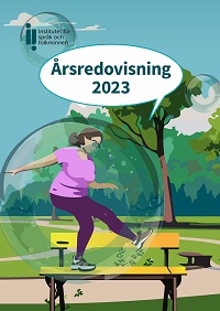 Omslag för Isofs årsredovisning 2023. En kvinna står på en parkbänk och balanserar på ett ben.